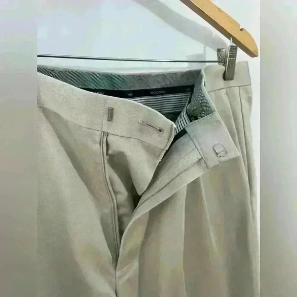 Dockers Men’s Tan Dress Pants W38 L36 Tan Classic Fit - Picture 2 of 9